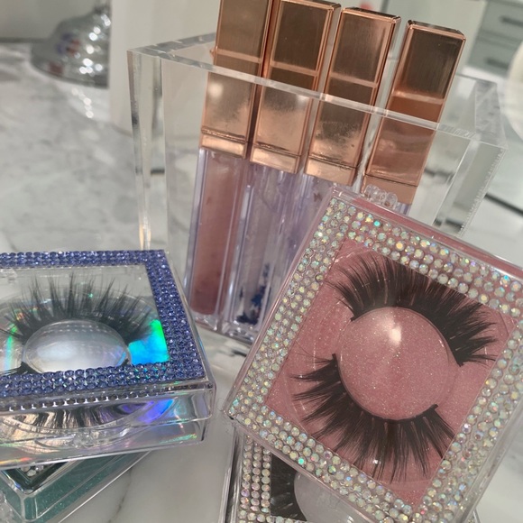 False Mink Lashes🥰 - Picture 2 of 5